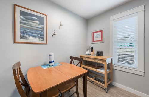 Port Aransas Condominio | Cozy Studio Large Pool w/ a Private Courtyard and a 5 Min Walk to the Beach