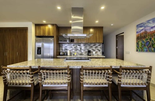 Libertad Condominio | 3BR Condo: Partial Sea View, Pool & Jacuzzi