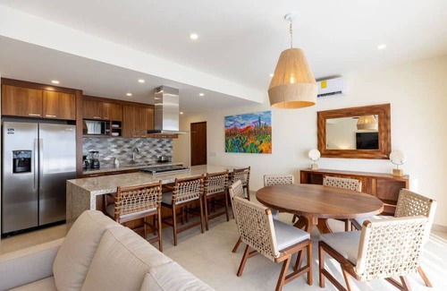 Libertad Condominio | 3BR Condo: Partial Sea View, Pool & Jacuzzi