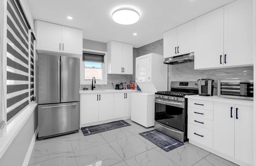 Windsor Apartamento | Luxury 2 bedroom apartment in south Windsor, 2 minutes from Ambassador bridge.