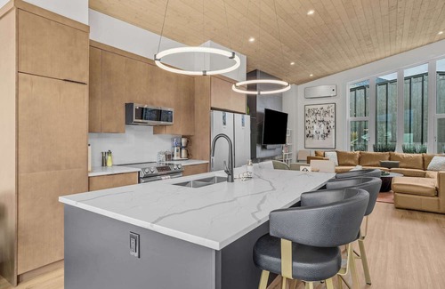 Teepee Town Casa | Scenic Views in a Luxurious Townhouse
