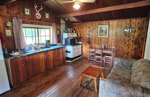 Kaslo Cabina | Bungalow Cabin at Paradise Hills