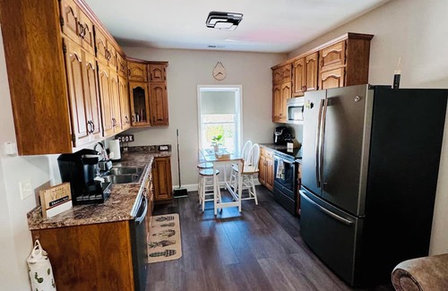 Moweaqua Apartamento | Cozy 1-bedroom apartment with Fast WiFi, AC in Peaceful Moweaqua - Hidden Gem