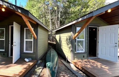 Okanagan-Similkameen Cabaña | Lakefront Otter Lake Cottage