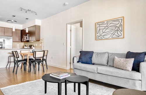 Del Rey Apartamento | Deluxe Marina del Rey 2BR w/ Pool & Gym, steps to beach, by Blueground
