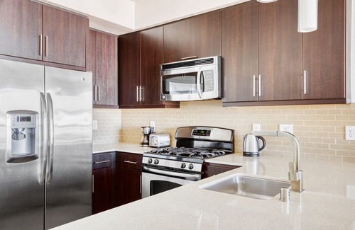 Del Rey Apartamento | Deluxe Marina del Rey 2BR w/ Pool & Gym, steps to beach, by Blueground
