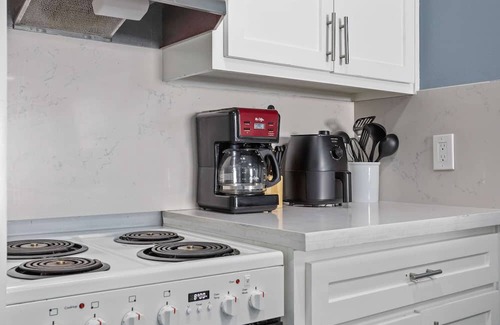 South Central Houston Apartamento | 2BD Unique HTX: Fast Wi-Fi, Free Parking, Full Gym
