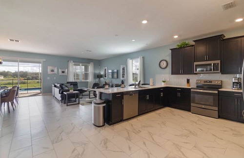 Davenport Condominio | Lovely Pool Home with Spa and Game Room-1620MC