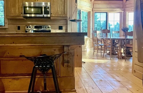 Magnetawan Cabaña | One of a Kind Timber Framed Waterfront Escape w/ Hot Tub!