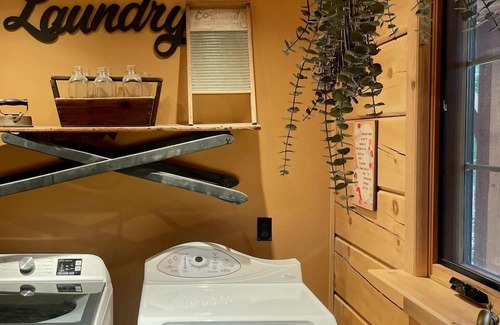 Magnetawan Cabaña | One of a Kind Timber Framed Waterfront Escape w/ Hot Tub!