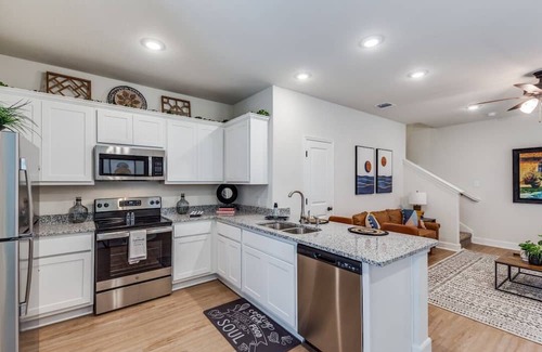San Antonio Casa | Amazing 3 Bed 2 Bath Walk to Everything 6 Flags is Minutes Away
