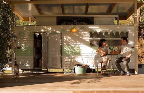 Mylor Casa | A chic vintage caravan in an idyllic setting.nPure escapism in the Hills.