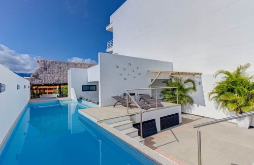 La Cruz de Huanacaxtle Condominio | Beautiful condo with pool!