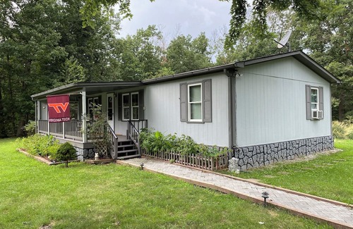 Toms Brook Casa | Comfortable 4 Person Cottage with North Fork of the Shenandoah River Access