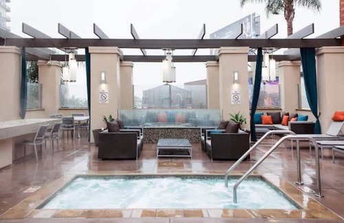 Westwood Apartamento | 3 bed, 3 full bath Apt on the Wilshire Corridor