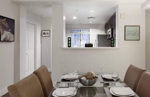 Westwood Apartamento | 3 bed, 3 full bath Apt on the Wilshire Corridor
