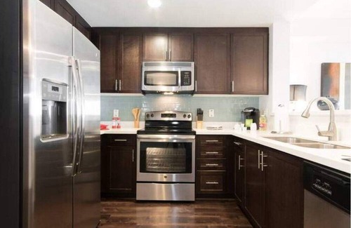 Westwood Apartamento | Luxury Apartment with Outdoor Heated Pool L01a