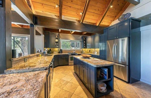 Tahoe City Casa | Luxurious 4 Bedroom Lakefront | Unit 131