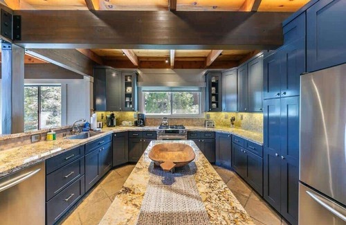 Tahoe City Casa | Luxurious 4 Bedroom Lakefront | Unit 131