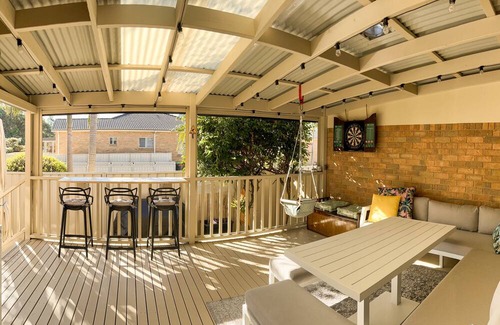 Warilla Casa | Family Shores - Quiet Family home walking distance to the beach, cafes and shops
