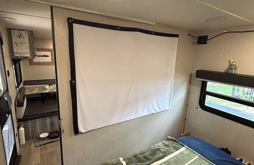 La Hacienda Estates Complejo | Cozy Camper near lake Travis & Colorado River