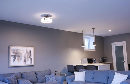 Bedford Casa | Spacious 6-bedroom bungalow with WiFi, AC in welcoming Bedford