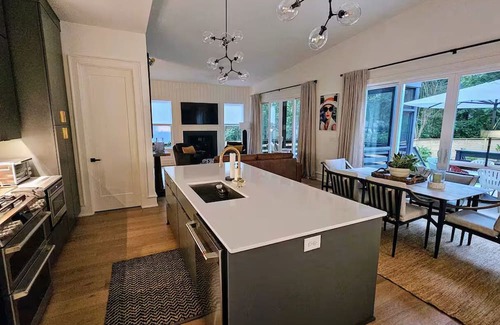 Southwest Raleigh Casa | New Modern One-Level Retreat