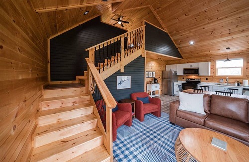 Jamestown Cabina | HOT TUB~Dog Friendly Cabin~Fishing~River boat ramp~20 Min to Lake Cumberland