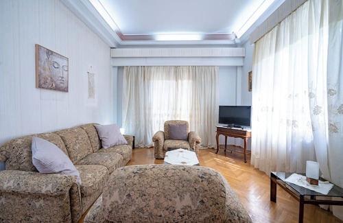 Irakleio Apartamento | Retro 2-Bdrm House Near Metro in Heraklion by ΜΡS