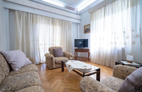 Irakleio Apartamento | Retro 2-Bdrm House Near Metro in Heraklion by ΜΡS