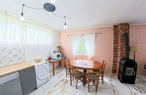 Mrcevac Apartamento | Tivat Family Garden Apartments - Near Airport & Beach, Quiet Stay