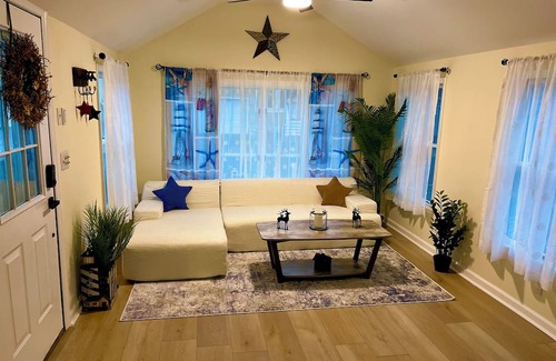 Osbornsville Casa | Charming 3-bedroom house with WiFi, AC in lovely Toms River