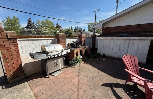 Varsity Casa | Cozy 3BD Basement Suite, 1 Bath in Varsity