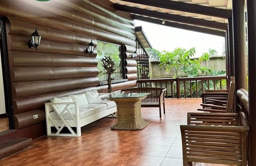 Tagaytay Cabina | Luntian log cabin with WiFi, AC in superb Tagaytay City