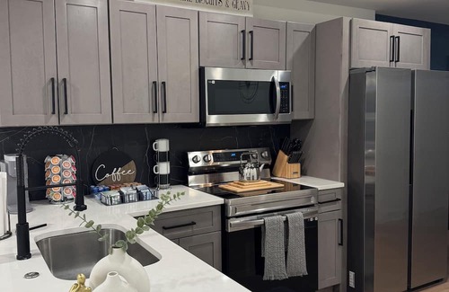 Downtown Baltimore Casa | Spacious 3BR, 3.5BA Home with Ensuite Bathrooms & Modern Comforts