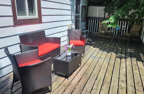 Keswick Casa | unique bungalow in a friendly neighborhood
