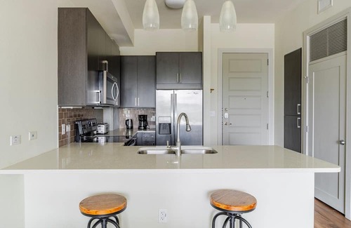 West End Apartamento | Blueground | Downtown Austin, pool, nr Congress