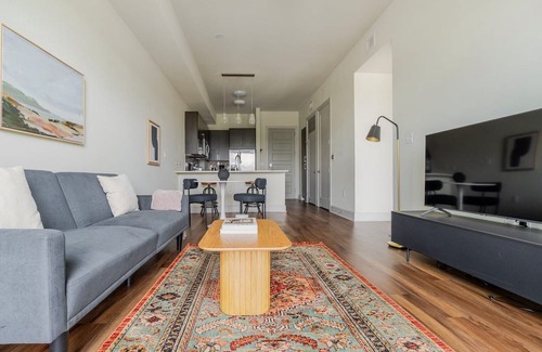 West End Apartamento | Blueground | Downtown Austin, pool, nr Congress
