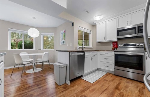 Port Coquitlam Casa | Spacious Garden-Level Suite Near Trails – Safe & Walkable Area