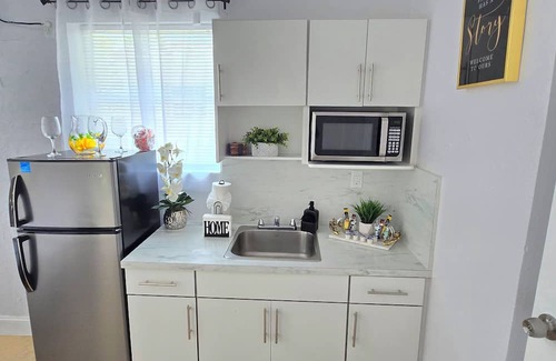 West Hollywood Apartamento | Cozy Studio for 2 Near Hard Rock Casino & Guitar Hotel and Hard Rock Stadium