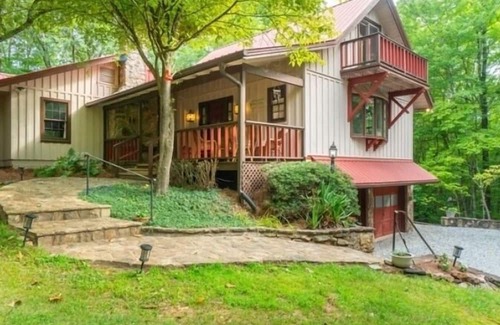 Sautee Nacoochee Chalet De Esquí | ALPINE ESCAPE CHALET! WITH POOL TABLE AND SPACIOUS ROOMS FOR ENTERTAINING