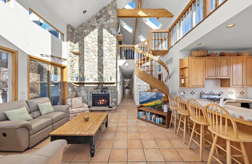 Manasquan Casa | CAP17 | Manasquan - Largest Waterfront Property, 5BR 5ba Over 7000sf - POOL!