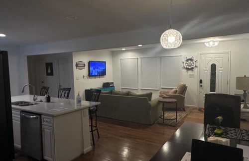 East Durham Cama Y Desayuno | Charming 2-bedroom bed & breakfast in Durham with WiFi, AC