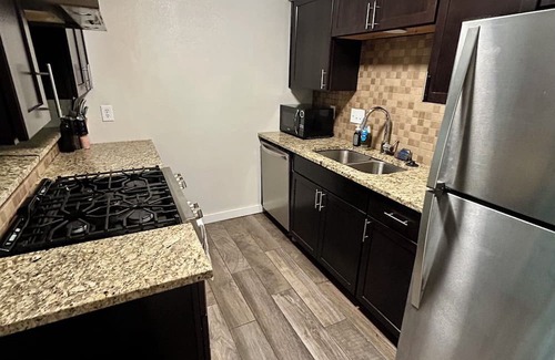 Anderson Mill Casa | Cozy 2BR Retreat with Home Gym and Desks in Safe NW Austin Near Parks