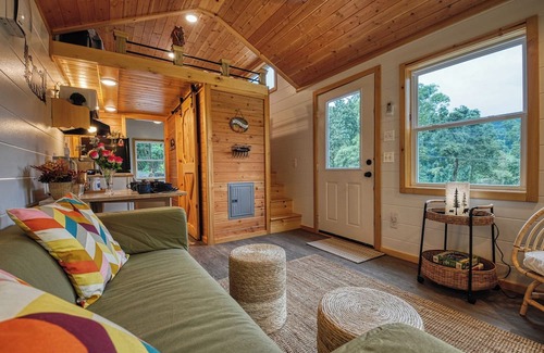 Newport Cabina | The Leconte Tiny Home Overlooking the Pigeon River