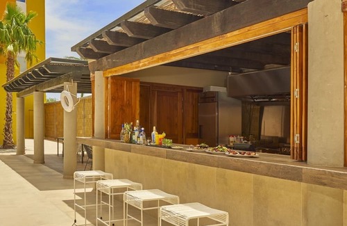 El Tezal Casa | Spacious Cabo Retreat – Walk to Shops, Beaches & the Marina for Dining, Shopping