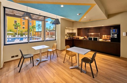El Tezal Casa | Spacious Cabo Retreat – Walk to Shops, Beaches & the Marina for Dining, Shopping