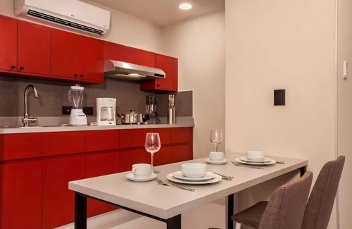 El Tezal Casa | Spacious Cabo Retreat – Walk to Shops, Beaches & the Marina for Dining, Shopping