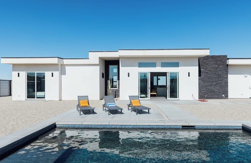Joshua Tree Casa | Escape to Bonair — A Stylist Desert Oasis in Joshua Tree with Pool & Spa