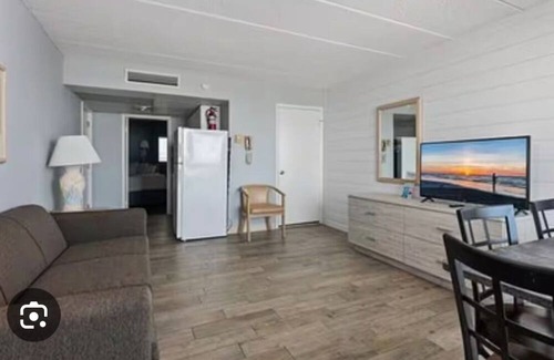 Wildwood Crest Apartamento | Chic hotel suite with WiFi and AC in charming Wildwood Crest
